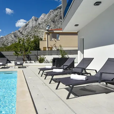 In With Jacuzzi Holiday home