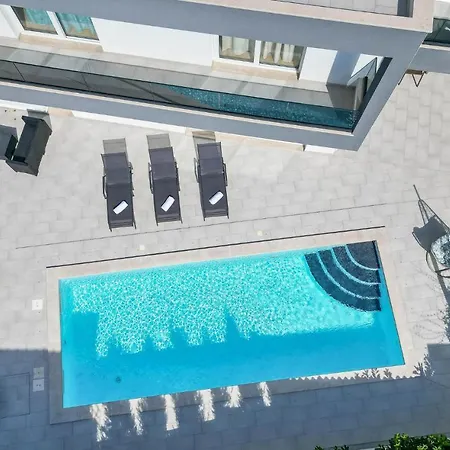 Holiday home In With Jacuzzi *