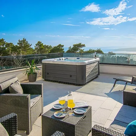Holiday home In With Jacuzzi Bast